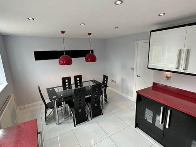 3 bedroom house in Leeds