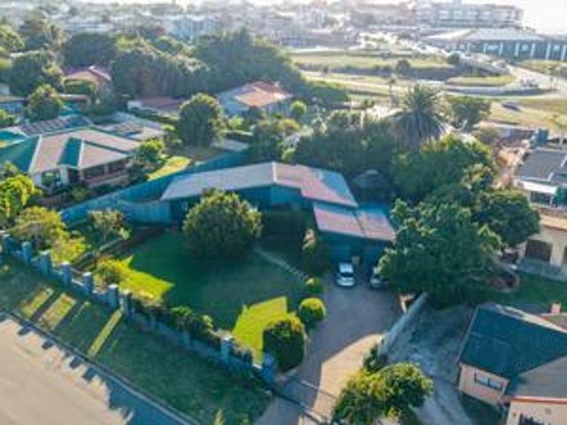 3 bedroom house in linkside mossel bay