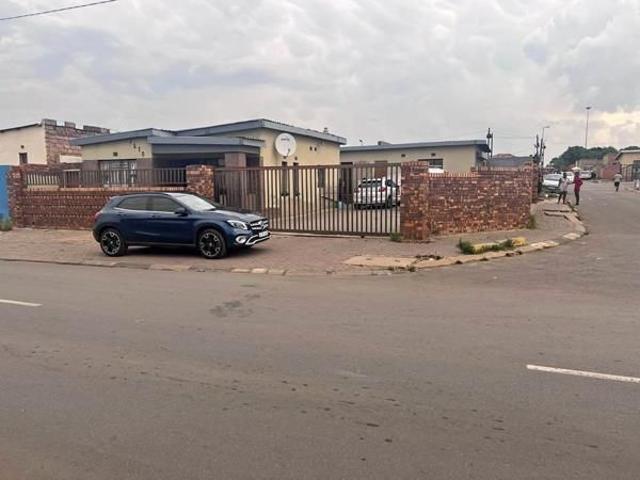 3 Bedroom House in Molapo