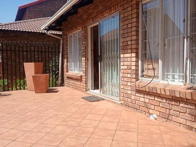 3 Bedroom House in Magalieskruin