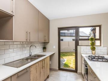 House for sale in North West - Garden, Parking