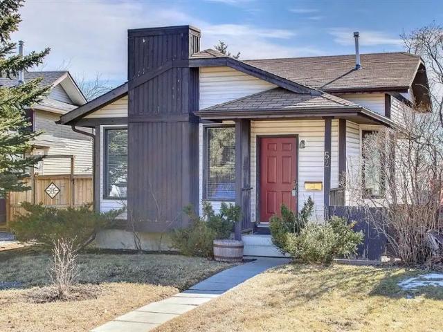 3 Bedroom House in Millrise! — 3 Bedrooms House