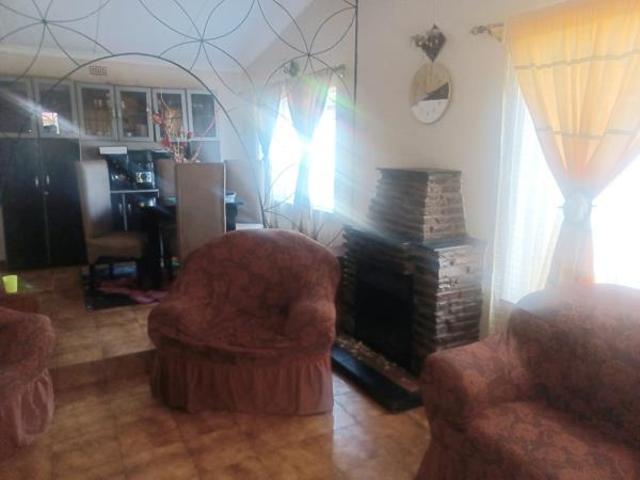 3 Bedroom House in Square Hill Park
