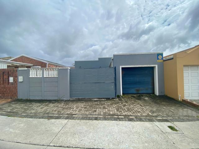 3 Bedroom House in Strandfontein