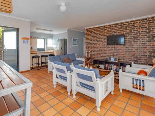 3 Bedroom House in Struisbaai