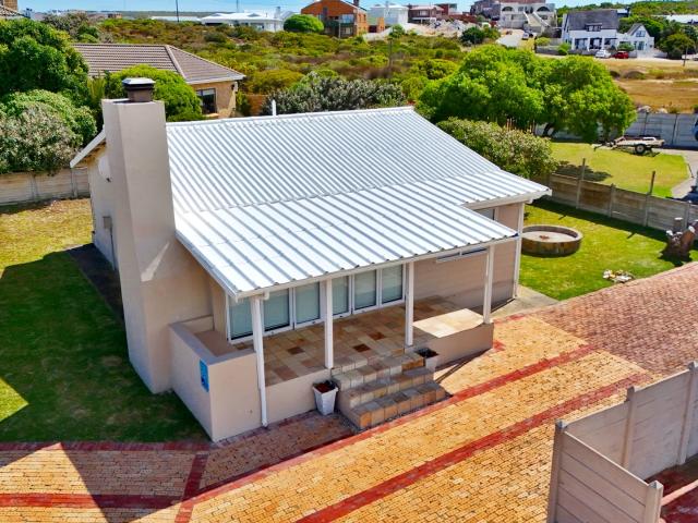 3 Bedroom House in Struisbaai