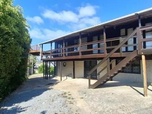 3 Bedroom House in Sunrise on Sea