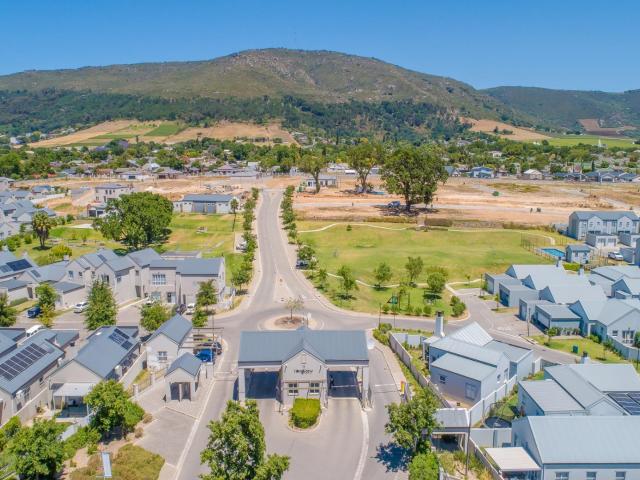 4 Bedroom House in Paarl North