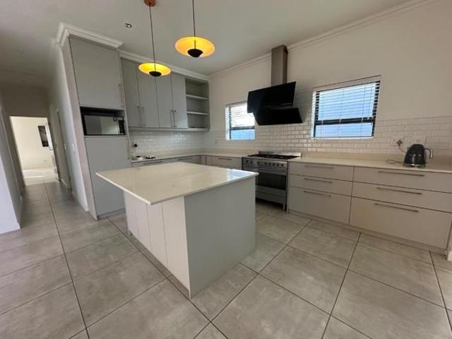 3 Bedroom House in Parklands North