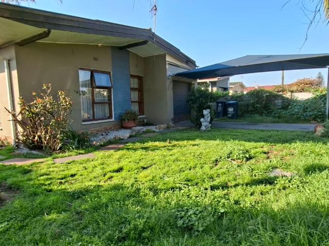 3 Bedroom House in Peerless Park West