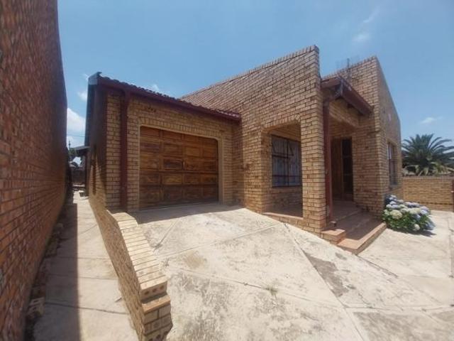 3 Bedroom House in Phuthaditjhaba