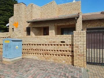 3 Bedroom House in Protea North