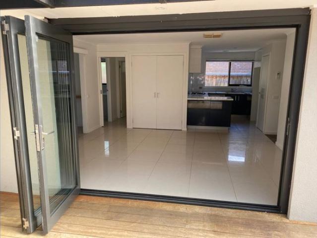 3 bedroom house in quiet street near all amenities