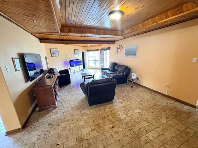 3 Bedroom House in Roylglen Gardens