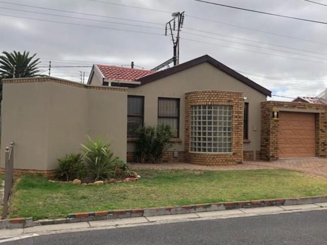 3 Bedroom House in Rondebosch East