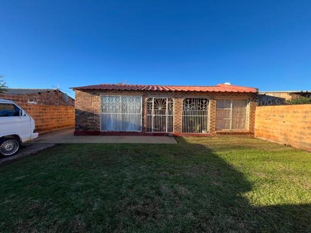 3 Bedroom House in Roodepan