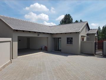 3 Bedroom House in Roodeplaat