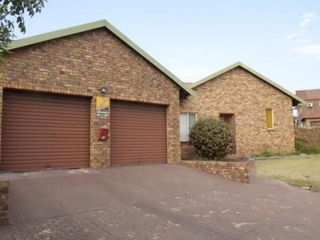 3 Bedroom House in Rooihuiskraal