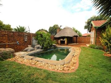 3 Bedroom House in Rooihuiskraal North