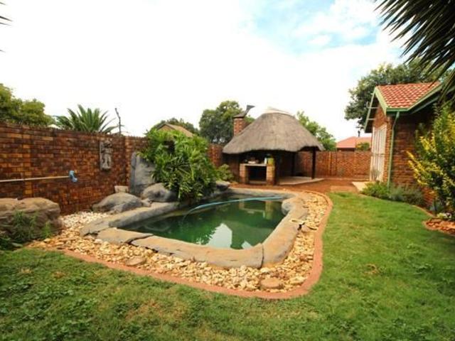 3 Bedroom House in Rooihuiskraal North