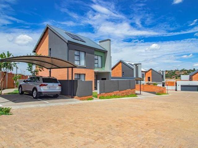 3 Bedroom House in Rooihuiskraal North