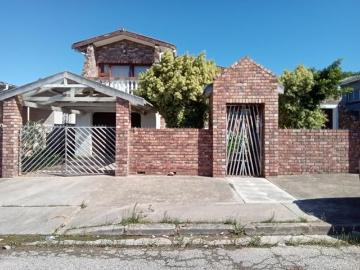 3 Bedroom House in Rosedale
