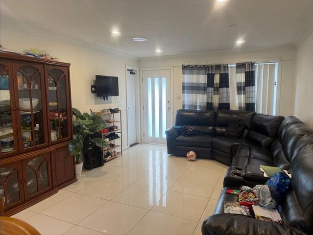 3 Bedroom House in ROSELANDs!