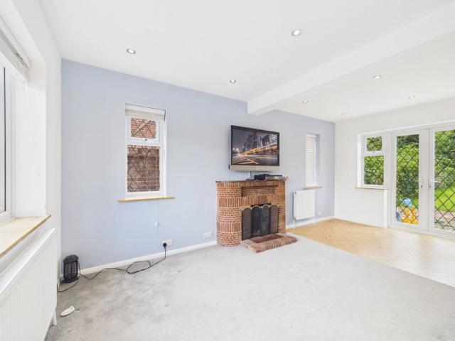3 bedroom House in Radstock Lane, Reading