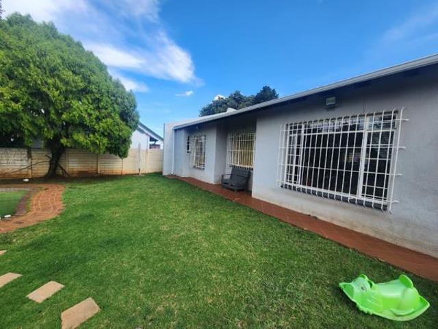 3 Bedroom House in Weltevreden Park
