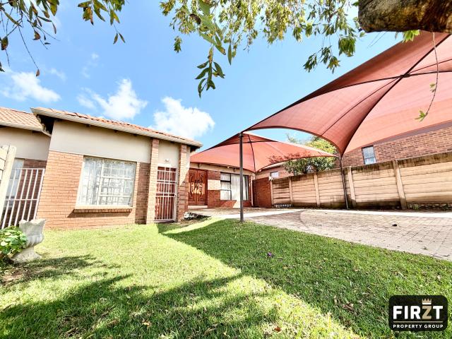 3 Bedroom House in Thatch Hill Estate