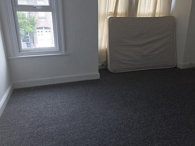 3 bedroom house in Thornton Heath