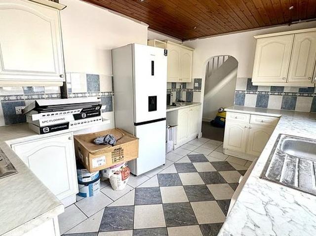 3 bedroom house in Thornton Heath