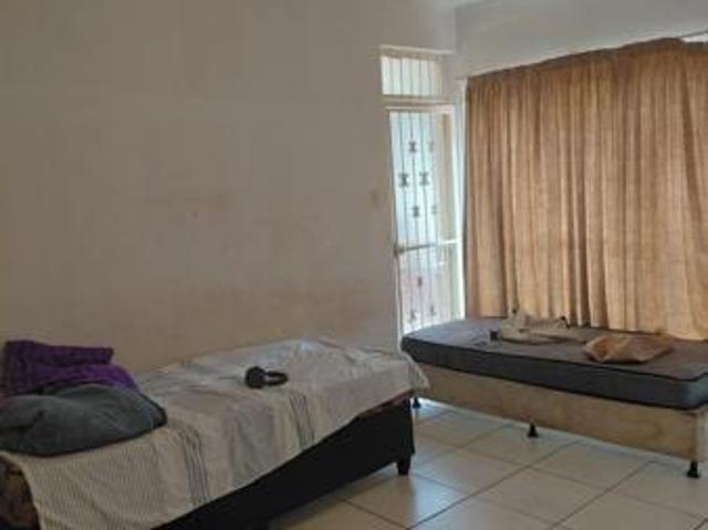 3 Bedroom House in Universitas