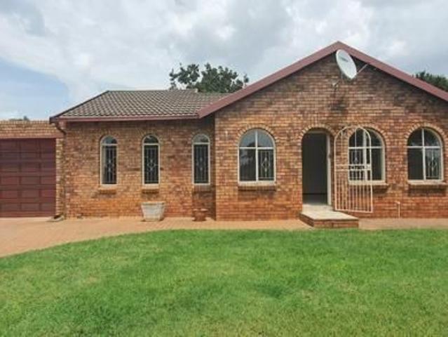 3 Bedroom House in Van Riebeeck Park