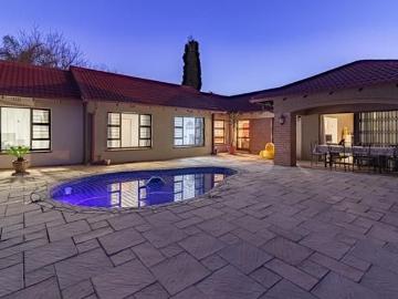 3 Bedroom House in Van Riebeeck Park