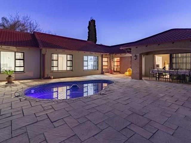 3 Bedroom House in Van Riebeeck Park