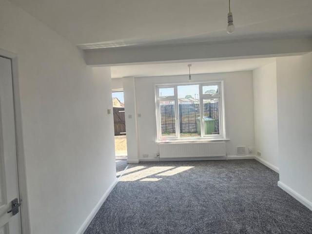 3 bedroom house on Merryoak Green, Southampton, SO19 7JZ
