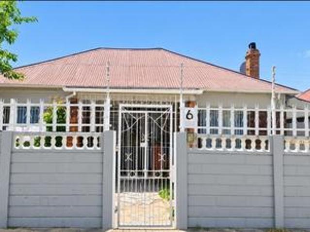 3 bedroom house on the market in ken.