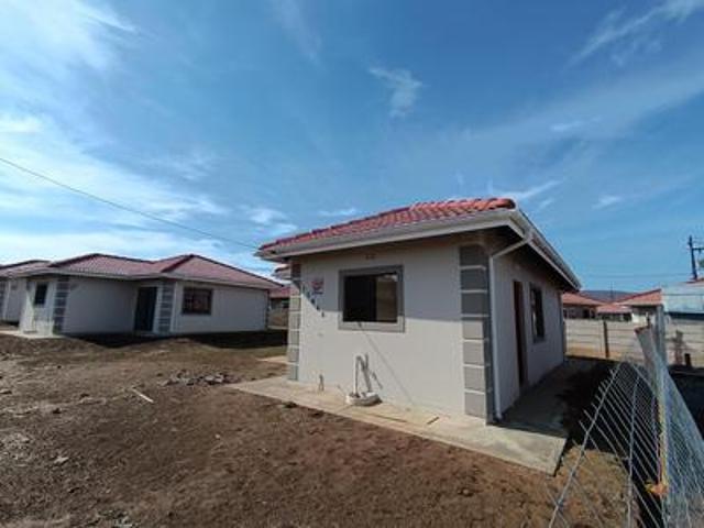 3 bedroom house on the market in que.