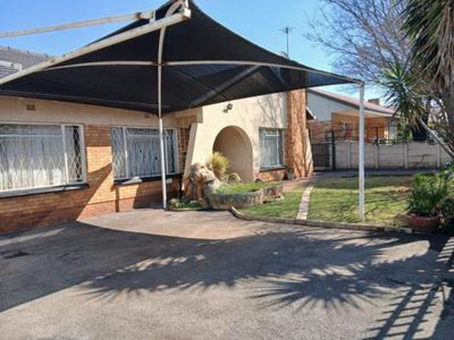 3 bedroom house on the market in rustivia