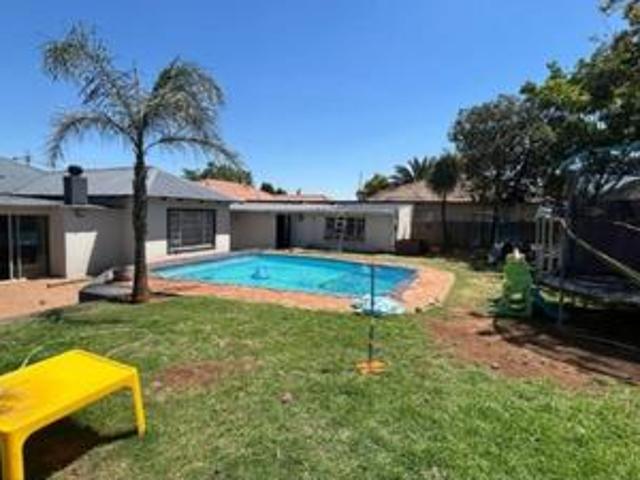 3 bedroom house on the market in sun.