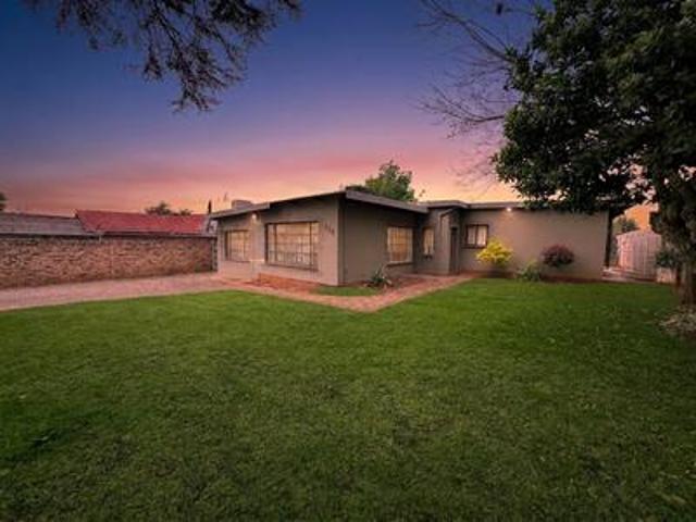3 bedroom house on the market lindhaven