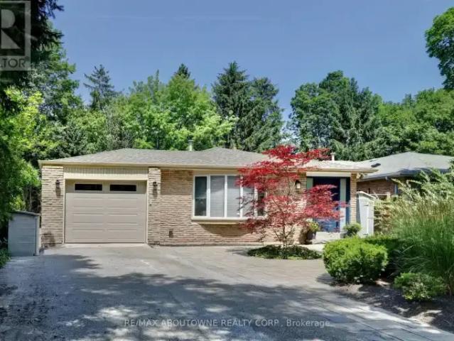 3 Bedroom House Oakville ON 104681986