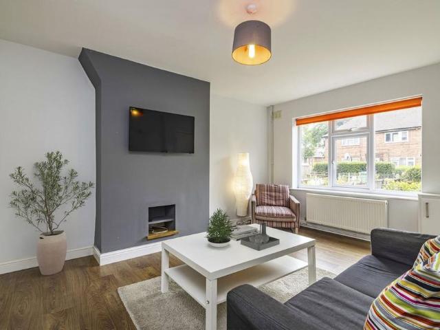 3 bedroom house of multiple occupation to rent