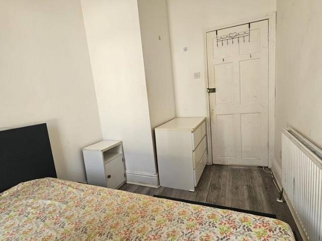 3 bedroom house of multiple occupation to rent
