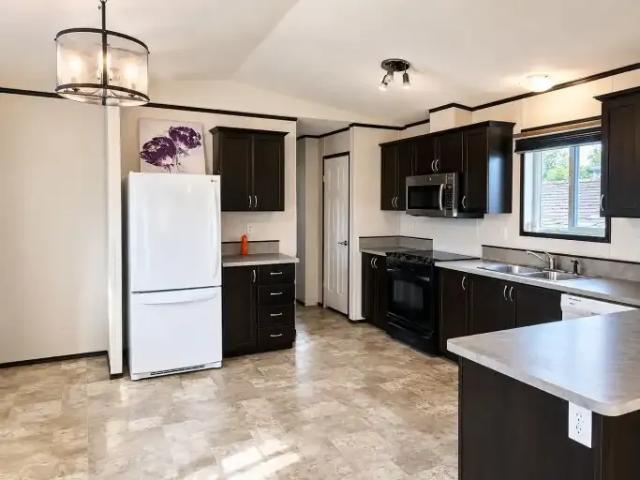 3 Bedroom House Okotoks AB 104985890