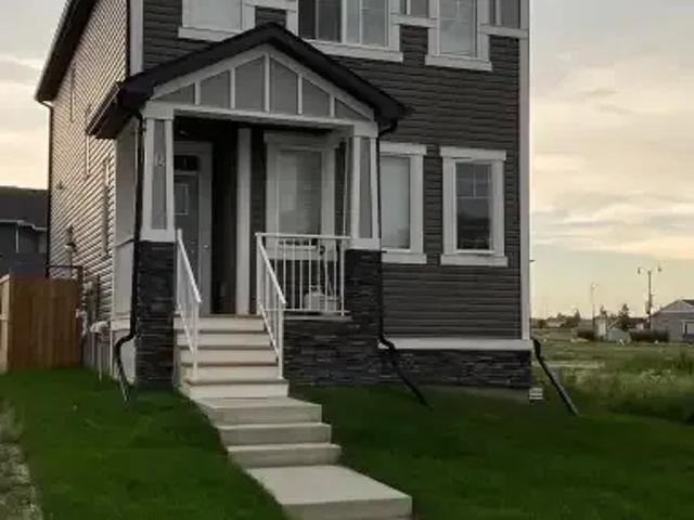 3 Bedroom House Okotoks AB LS104991491