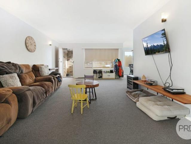 3 BEDROOM HOUSE LOCATED SOUTH TAMWORTH