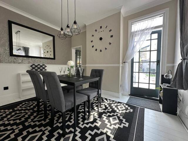 3 Bedroom House London Greater London 101931546