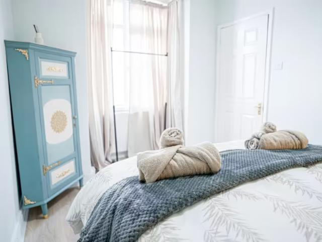 3 Bedroom House London London 96913115